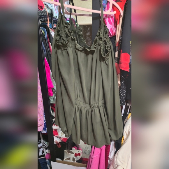 🍂🍁Like new 2x Fashion To Figure Open Shouldr Blouse - Picture 3 of 3